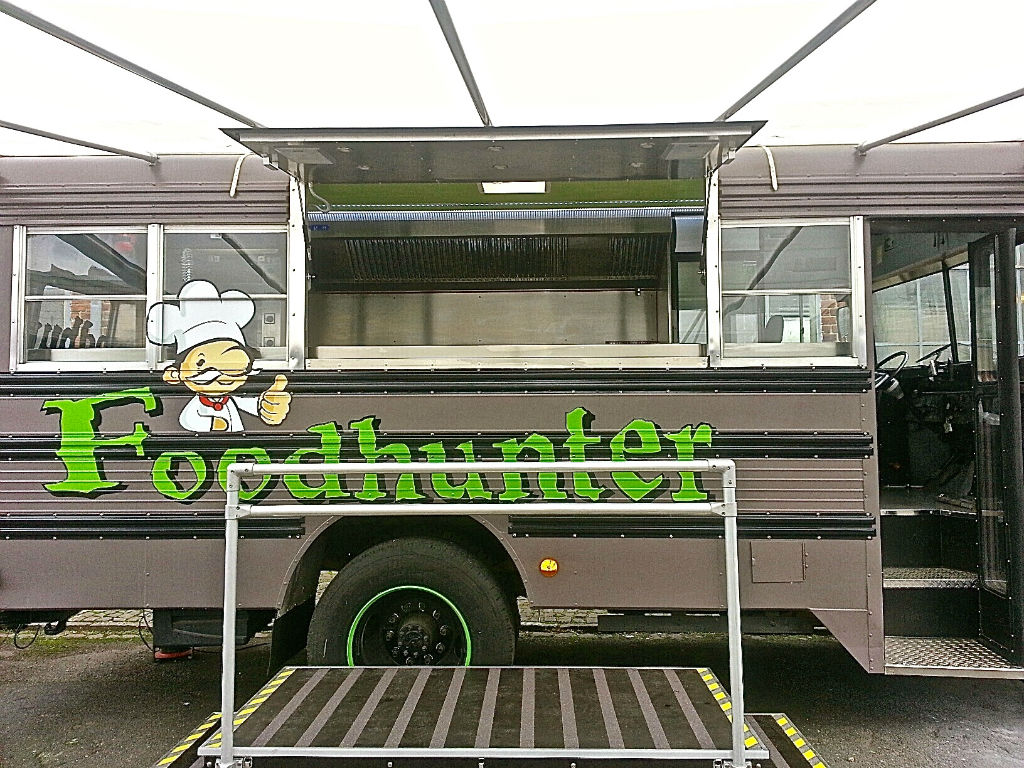 Was Brauche Ich Um Einen Foodtruck Zu Eröffnen Foodhunter - Foodtruck mit Anhänger - die mobile Kantine | Eventmobile